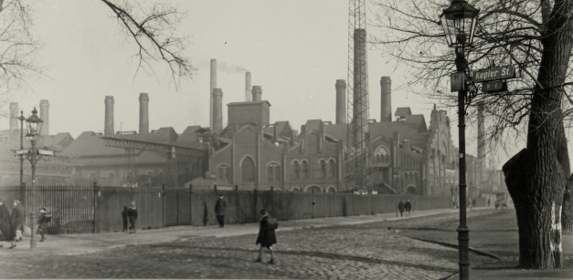 Gaswerk Charlottenburg, Blick in die Gaußstraße, um 1930